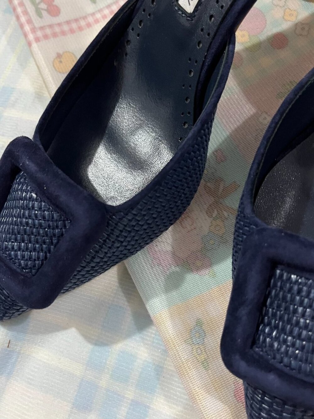 Manolo Blahnik Maysale Navy Woven-Effect Buckle Heeled Mules - Picture 4 of 8